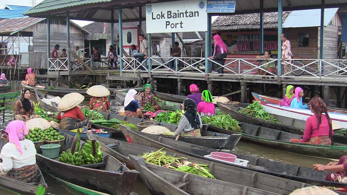 Suku Banjar Sejarah Ciri Khas Pakaian Rumah Adat Bahasa Dan