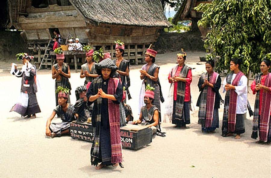 Suku Batak Sejarah Karakteristik Bahasa Dan Kebudayaan