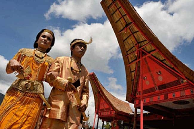 Suku Toraja Sejarah Tradisi Bahasa Rumah Adat Dan Kebudayaan