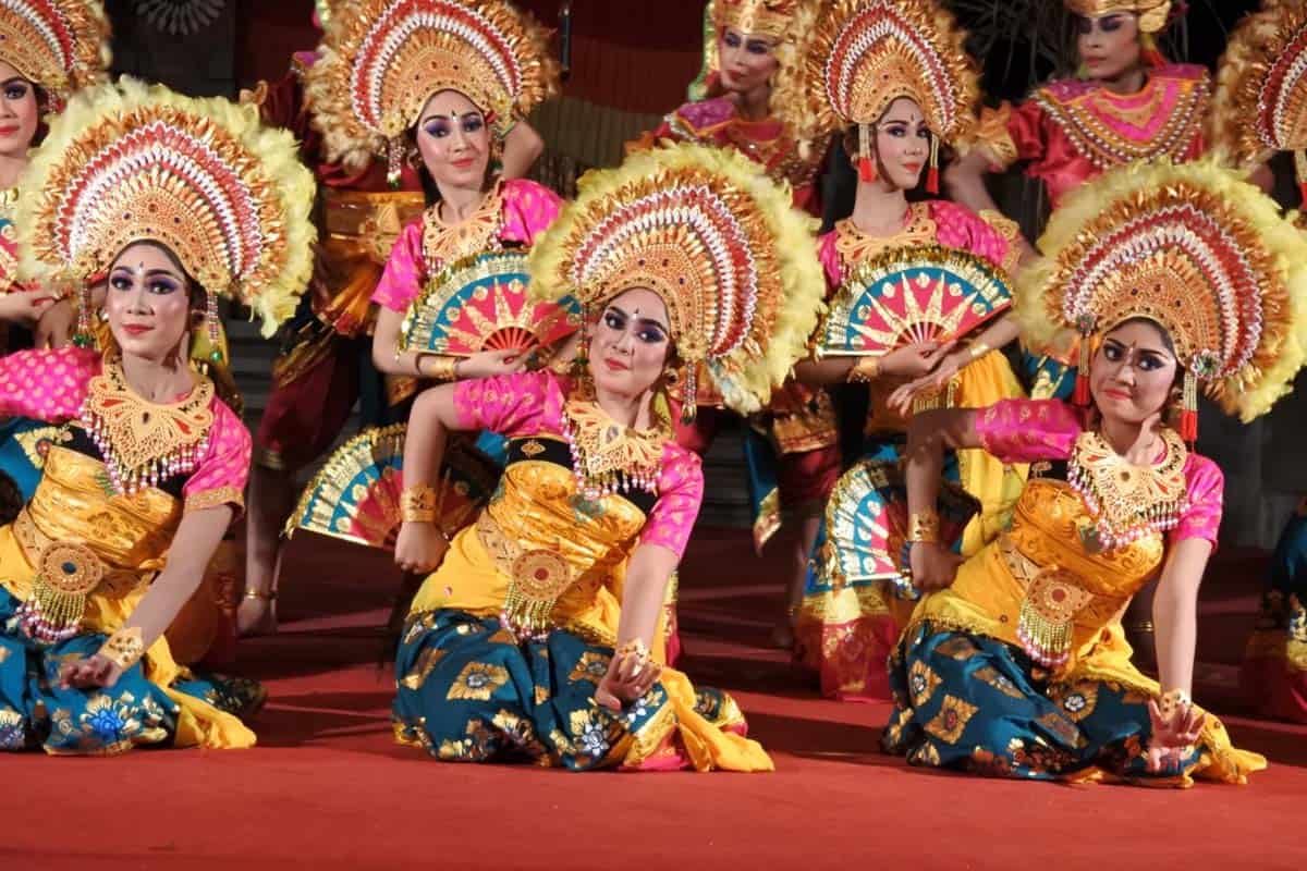 Sejarah Tari Janger Makna Pola Lantai Gerakan Dan Propertinya